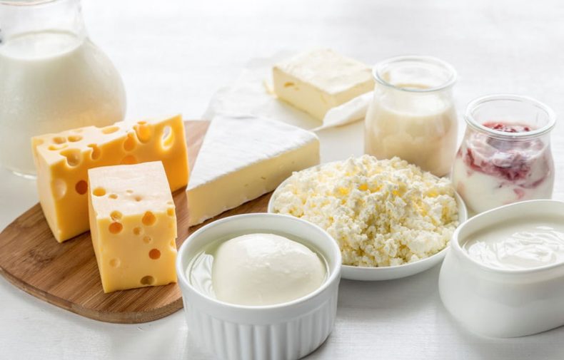 Mesa com queijos saudáveis
